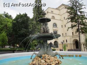 [P31] Fântana cu sirene și partial Casa Armatei » foto by elviramvio
 - 
<span class="allrVoted glyphicon glyphicon-heart hidden" id="av774397"></span>
<a class="m-l-10 hidden" id="sv774397" onclick="voting_Foto_DelVot(,774397,3615)" role="button">șterge vot <span class="glyphicon glyphicon-remove"></span></a>
<a id="v9774397" class=" c-red"  onclick="voting_Foto_SetVot(774397)" role="button"><span class="glyphicon glyphicon-heart-empty"></span> <b>LIKE</b> = Votează poza</a> <img class="hidden"  id="f774397W9" src="/imagini/loader.gif" border="0" /><span class="AjErrMes hidden" id="e774397ErM"></span>