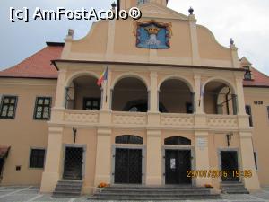 [P09] Casa Sfatului, intrarea și stema » foto by elviramvio
 - 
<span class="allrVoted glyphicon glyphicon-heart hidden" id="av774338"></span>
<a class="m-l-10 hidden" id="sv774338" onclick="voting_Foto_DelVot(,774338,3615)" role="button">șterge vot <span class="glyphicon glyphicon-remove"></span></a>
<a id="v9774338" class=" c-red"  onclick="voting_Foto_SetVot(774338)" role="button"><span class="glyphicon glyphicon-heart-empty"></span> <b>LIKE</b> = Votează poza</a> <img class="hidden"  id="f774338W9" src="/imagini/loader.gif" border="0" /><span class="AjErrMes hidden" id="e774338ErM"></span>