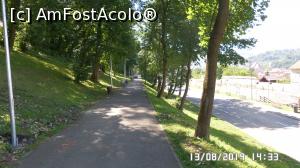 [P02] Brașov. Pe aleea T. Brediceanu, spre telecabină » foto by ungureanica
 - 
<span class="allrVoted glyphicon glyphicon-heart hidden" id="av1129464"></span>
<a class="m-l-10 hidden" id="sv1129464" onclick="voting_Foto_DelVot(,1129464,3615)" role="button">șterge vot <span class="glyphicon glyphicon-remove"></span></a>
<a id="v91129464" class=" c-red"  onclick="voting_Foto_SetVot(1129464)" role="button"><span class="glyphicon glyphicon-heart-empty"></span> <b>LIKE</b> = Votează poza</a> <img class="hidden"  id="f1129464W9" src="/imagini/loader.gif" border="0" /><span class="AjErrMes hidden" id="e1129464ErM"></span>
