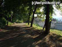 [P04] Aleea de sub Tampa - in fata se vad zidurile cetatii Corona » foto by mili1983
 - 
<span class="allrVoted glyphicon glyphicon-heart hidden" id="av46370"></span>
<a class="m-l-10 hidden" id="sv46370" onclick="voting_Foto_DelVot(,46370,3615)" role="button">șterge vot <span class="glyphicon glyphicon-remove"></span></a>
<a id="v946370" class=" c-red"  onclick="voting_Foto_SetVot(46370)" role="button"><span class="glyphicon glyphicon-heart-empty"></span> <b>LIKE</b> = Votează poza</a> <img class="hidden"  id="f46370W9" src="/imagini/loader.gif" border="0" /><span class="AjErrMes hidden" id="e46370ErM"></span>