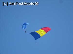 [P03] Un parasutist, lansat dintr-un avion, desfasoara drapelul national » foto by dorgo
 - 
<span class="allrVoted glyphicon glyphicon-heart hidden" id="av1048467"></span>
<a class="m-l-10 hidden" id="sv1048467" onclick="voting_Foto_DelVot(,1048467,3615)" role="button">șterge vot <span class="glyphicon glyphicon-remove"></span></a>
<a id="v91048467" class=" c-red"  onclick="voting_Foto_SetVot(1048467)" role="button"><span class="glyphicon glyphicon-heart-empty"></span> <b>LIKE</b> = Votează poza</a> <img class="hidden"  id="f1048467W9" src="/imagini/loader.gif" border="0" /><span class="AjErrMes hidden" id="e1048467ErM"></span>