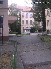 [P18] Sediul Inspectoratului Şcolar, aflat în curtea Colegiului Tehnic „Iosif Şilimon” » foto by abbilbal*
 - 
<span class="allrVoted glyphicon glyphicon-heart hidden" id="av84008"></span>
<a class="m-l-10 hidden" id="sv84008" onclick="voting_Foto_DelVot(,84008,3615)" role="button">șterge vot <span class="glyphicon glyphicon-remove"></span></a>
<a id="v984008" class=" c-red"  onclick="voting_Foto_SetVot(84008)" role="button"><span class="glyphicon glyphicon-heart-empty"></span> <b>LIKE</b> = Votează poza</a> <img class="hidden"  id="f84008W9" src="/imagini/loader.gif" border="0" /><span class="AjErrMes hidden" id="e84008ErM"></span>