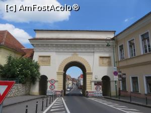 [P10] Poarta Șchei - Brașov.  » foto by tata123 🔱
 - 
<span class="allrVoted glyphicon glyphicon-heart hidden" id="av750936"></span>
<a class="m-l-10 hidden" id="sv750936" onclick="voting_Foto_DelVot(,750936,3615)" role="button">șterge vot <span class="glyphicon glyphicon-remove"></span></a>
<a id="v9750936" class=" c-red"  onclick="voting_Foto_SetVot(750936)" role="button"><span class="glyphicon glyphicon-heart-empty"></span> <b>LIKE</b> = Votează poza</a> <img class="hidden"  id="f750936W9" src="/imagini/loader.gif" border="0" /><span class="AjErrMes hidden" id="e750936ErM"></span>