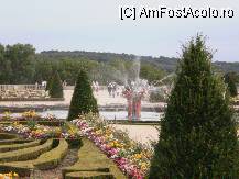 [P01] fantani si ronduri de flori la Versailles » foto by kmy
 - 
<span class="allrVoted glyphicon glyphicon-heart hidden" id="av101820"></span>
<a class="m-l-10 hidden" id="sv101820" onclick="voting_Foto_DelVot(,101820,3618)" role="button">șterge vot <span class="glyphicon glyphicon-remove"></span></a>
<a id="v9101820" class=" c-red"  onclick="voting_Foto_SetVot(101820)" role="button"><span class="glyphicon glyphicon-heart-empty"></span> <b>LIKE</b> = Votează poza</a> <img class="hidden"  id="f101820W9" src="/imagini/loader.gif" border="0" /><span class="AjErrMes hidden" id="e101820ErM"></span>