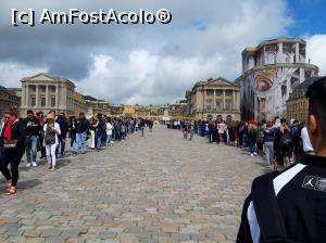 [P02] Turistii care stau la coadă pentru a intra în palat » foto by zlatna
 - 
<span class="allrVoted glyphicon glyphicon-heart hidden" id="av1131049"></span>
<a class="m-l-10 hidden" id="sv1131049" onclick="voting_Foto_DelVot(,1131049,3618)" role="button">șterge vot <span class="glyphicon glyphicon-remove"></span></a>
<a id="v91131049" class=" c-red"  onclick="voting_Foto_SetVot(1131049)" role="button"><span class="glyphicon glyphicon-heart-empty"></span> <b>LIKE</b> = Votează poza</a> <img class="hidden"  id="f1131049W9" src="/imagini/loader.gif" border="0" /><span class="AjErrMes hidden" id="e1131049ErM"></span>