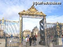 [P01] Intrarea in palatul Versailles. » foto by Michi
 - 
<span class="allrVoted glyphicon glyphicon-heart hidden" id="av79569"></span>
<a class="m-l-10 hidden" id="sv79569" onclick="voting_Foto_DelVot(,79569,3618)" role="button">șterge vot <span class="glyphicon glyphicon-remove"></span></a>
<a id="v979569" class=" c-red"  onclick="voting_Foto_SetVot(79569)" role="button"><span class="glyphicon glyphicon-heart-empty"></span> <b>LIKE</b> = Votează poza</a> <img class="hidden"  id="f79569W9" src="/imagini/loader.gif" border="0" /><span class="AjErrMes hidden" id="e79569ErM"></span>