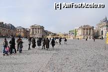 [P01] Intrarea palatului Versailles vazuta din bulevard » foto by tempesta55
 - 
<span class="allrVoted glyphicon glyphicon-heart hidden" id="av283117"></span>
<a class="m-l-10 hidden" id="sv283117" onclick="voting_Foto_DelVot(,283117,3618)" role="button">șterge vot <span class="glyphicon glyphicon-remove"></span></a>
<a id="v9283117" class=" c-red"  onclick="voting_Foto_SetVot(283117)" role="button"><span class="glyphicon glyphicon-heart-empty"></span> <b>LIKE</b> = Votează poza</a> <img class="hidden"  id="f283117W9" src="/imagini/loader.gif" border="0" /><span class="AjErrMes hidden" id="e283117ErM"></span>