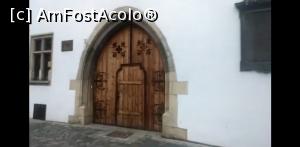 [P12] Casa  Matia din Cluj, la intrare » foto by Mioritik
 - 
<span class="allrVoted glyphicon glyphicon-heart hidden" id="av1361910"></span>
<a class="m-l-10 hidden" id="sv1361910" onclick="voting_Foto_DelVot(,1361910,3623)" role="button">șterge vot <span class="glyphicon glyphicon-remove"></span></a>
<a id="v91361910" class=" c-red"  onclick="voting_Foto_SetVot(1361910)" role="button"><span class="glyphicon glyphicon-heart-empty"></span> <b>LIKE</b> = Votează poza</a> <img class="hidden"  id="f1361910W9" src="/imagini/loader.gif" border="0" /><span class="AjErrMes hidden" id="e1361910ErM"></span>