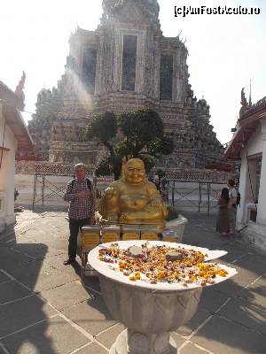 [P01] Wat Arun la intrare » foto by mprofeanu
 - 
<span class="allrVoted glyphicon glyphicon-heart hidden" id="av622097"></span>
<a class="m-l-10 hidden" id="sv622097" onclick="voting_Foto_DelVot(,622097,3625)" role="button">șterge vot <span class="glyphicon glyphicon-remove"></span></a>
<a id="v9622097" class=" c-red"  onclick="voting_Foto_SetVot(622097)" role="button"><span class="glyphicon glyphicon-heart-empty"></span> <b>LIKE</b> = Votează poza</a> <img class="hidden"  id="f622097W9" src="/imagini/loader.gif" border="0" /><span class="AjErrMes hidden" id="e622097ErM"></span>