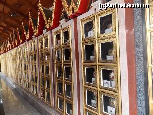 [P11] Columbarium cu urne funerare in care se afla cenusa mai multor membri de familie-Wat Indrawihan » foto by mprofeanu
 - 
<span class="allrVoted glyphicon glyphicon-heart hidden" id="av622107"></span>
<a class="m-l-10 hidden" id="sv622107" onclick="voting_Foto_DelVot(,622107,3625)" role="button">șterge vot <span class="glyphicon glyphicon-remove"></span></a>
<a id="v9622107" class=" c-red"  onclick="voting_Foto_SetVot(622107)" role="button"><span class="glyphicon glyphicon-heart-empty"></span> <b>LIKE</b> = Votează poza</a> <img class="hidden"  id="f622107W9" src="/imagini/loader.gif" border="0" /><span class="AjErrMes hidden" id="e622107ErM"></span>