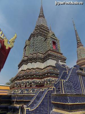 [P26] Phra Si Sanphet Chedi -chedi albastra ridicata in memoria reginei Suriyothai care si-a sacrificat viata in lupta pentru a-si salva sotul Mongkut-Wat Pho » foto by mprofeanu
 - 
<span class="allrVoted glyphicon glyphicon-heart hidden" id="av622126"></span>
<a class="m-l-10 hidden" id="sv622126" onclick="voting_Foto_DelVot(,622126,3625)" role="button">șterge vot <span class="glyphicon glyphicon-remove"></span></a>
<a id="v9622126" class=" c-red"  onclick="voting_Foto_SetVot(622126)" role="button"><span class="glyphicon glyphicon-heart-empty"></span> <b>LIKE</b> = Votează poza</a> <img class="hidden"  id="f622126W9" src="/imagini/loader.gif" border="0" /><span class="AjErrMes hidden" id="e622126ErM"></span>