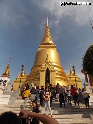 [P40] Golden Chedi adaposteste o bucata din sternul lui Buddha - Wat Phra Kaew » foto by mprofeanu
 - 
<span class="allrVoted glyphicon glyphicon-heart hidden" id="av622145"></span>
<a class="m-l-10 hidden" id="sv622145" onclick="voting_Foto_DelVot(,622145,3625)" role="button">șterge vot <span class="glyphicon glyphicon-remove"></span></a>
<a id="v9622145" class=" c-red"  onclick="voting_Foto_SetVot(622145)" role="button"><span class="glyphicon glyphicon-heart-empty"></span> <b>LIKE</b> = Votează poza</a> <img class="hidden"  id="f622145W9" src="/imagini/loader.gif" border="0" /><span class="AjErrMes hidden" id="e622145ErM"></span>