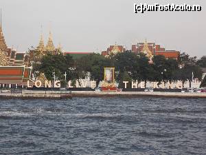 [P07] Bangkok, omagiu regelui Rama IX in fata Marelui Palat » foto by mprofeanu
 - 
<span class="allrVoted glyphicon glyphicon-heart hidden" id="av625799"></span>
<a class="m-l-10 hidden" id="sv625799" onclick="voting_Foto_DelVot(,625799,3625)" role="button">șterge vot <span class="glyphicon glyphicon-remove"></span></a>
<a id="v9625799" class=" c-red"  onclick="voting_Foto_SetVot(625799)" role="button"><span class="glyphicon glyphicon-heart-empty"></span> <b>LIKE</b> = Votează poza</a> <img class="hidden"  id="f625799W9" src="/imagini/loader.gif" border="0" /><span class="AjErrMes hidden" id="e625799ErM"></span>