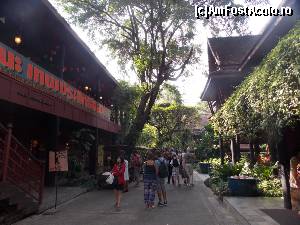 [P14] Bangkok, Casa Jim Thompson, alee intrare, dreapta restaurant, stanga magazin de matase » foto by mprofeanu
 - 
<span class="allrVoted glyphicon glyphicon-heart hidden" id="av629908"></span>
<a class="m-l-10 hidden" id="sv629908" onclick="voting_Foto_DelVot(,629908,3625)" role="button">șterge vot <span class="glyphicon glyphicon-remove"></span></a>
<a id="v9629908" class=" c-red"  onclick="voting_Foto_SetVot(629908)" role="button"><span class="glyphicon glyphicon-heart-empty"></span> <b>LIKE</b> = Votează poza</a> <img class="hidden"  id="f629908W9" src="/imagini/loader.gif" border="0" /><span class="AjErrMes hidden" id="e629908ErM"></span>