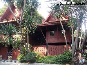 [P16] Bangkok, Casa Jim Thompson, locuinta cladita pe stalpi pt a evita inundatiile » foto by mprofeanu
 - 
<span class="allrVoted glyphicon glyphicon-heart hidden" id="av629910"></span>
<a class="m-l-10 hidden" id="sv629910" onclick="voting_Foto_DelVot(,629910,3625)" role="button">șterge vot <span class="glyphicon glyphicon-remove"></span></a>
<a id="v9629910" class=" c-red"  onclick="voting_Foto_SetVot(629910)" role="button"><span class="glyphicon glyphicon-heart-empty"></span> <b>LIKE</b> = Votează poza</a> <img class="hidden"  id="f629910W9" src="/imagini/loader.gif" border="0" /><span class="AjErrMes hidden" id="e629910ErM"></span>