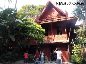 [P27] Bangkok, Casa Jim Thompson, se vad peretii din lemn de tec vopsiti in rosu » foto by mprofeanu
 - 
<span class="allrVoted glyphicon glyphicon-heart hidden" id="av629921"></span>
<a class="m-l-10 hidden" id="sv629921" onclick="voting_Foto_DelVot(,629921,3625)" role="button">șterge vot <span class="glyphicon glyphicon-remove"></span></a>
<a id="v9629921" class=" c-red"  onclick="voting_Foto_SetVot(629921)" role="button"><span class="glyphicon glyphicon-heart-empty"></span> <b>LIKE</b> = Votează poza</a> <img class="hidden"  id="f629921W9" src="/imagini/loader.gif" border="0" /><span class="AjErrMes hidden" id="e629921ErM"></span>