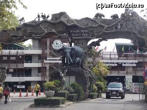 [P08] Bangkok, intrarea in Gradina Zoologica Dusit » foto by mprofeanu
 - 
<span class="allrVoted glyphicon glyphicon-heart hidden" id="av629902"></span>
<a class="m-l-10 hidden" id="sv629902" onclick="voting_Foto_DelVot(,629902,3625)" role="button">șterge vot <span class="glyphicon glyphicon-remove"></span></a>
<a id="v9629902" class=" c-red"  onclick="voting_Foto_SetVot(629902)" role="button"><span class="glyphicon glyphicon-heart-empty"></span> <b>LIKE</b> = Votează poza</a> <img class="hidden"  id="f629902W9" src="/imagini/loader.gif" border="0" /><span class="AjErrMes hidden" id="e629902ErM"></span>