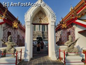 [P31] Una din intrările la Wat Arun » foto by crismis
 - 
<span class="allrVoted glyphicon glyphicon-heart hidden" id="av1362816"></span>
<a class="m-l-10 hidden" id="sv1362816" onclick="voting_Foto_DelVot(,1362816,3625)" role="button">șterge vot <span class="glyphicon glyphicon-remove"></span></a>
<a id="v91362816" class=" c-red"  onclick="voting_Foto_SetVot(1362816)" role="button"><span class="glyphicon glyphicon-heart-empty"></span> <b>LIKE</b> = Votează poza</a> <img class="hidden"  id="f1362816W9" src="/imagini/loader.gif" border="0" /><span class="AjErrMes hidden" id="e1362816ErM"></span>