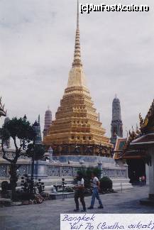 [P11] Bangkok-in fata templului » foto by Michi
 - 
<span class="allrVoted glyphicon glyphicon-heart hidden" id="av112792"></span>
<a class="m-l-10 hidden" id="sv112792" onclick="voting_Foto_DelVot(,112792,3625)" role="button">șterge vot <span class="glyphicon glyphicon-remove"></span></a>
<a id="v9112792" class=" c-red"  onclick="voting_Foto_SetVot(112792)" role="button"><span class="glyphicon glyphicon-heart-empty"></span> <b>LIKE</b> = Votează poza</a> <img class="hidden"  id="f112792W9" src="/imagini/loader.gif" border="0" /><span class="AjErrMes hidden" id="e112792ErM"></span>