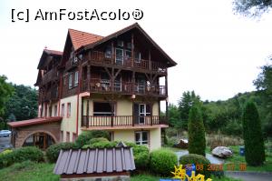 [P44] Vila Poienița » foto by KSV
 - 
<span class="allrVoted glyphicon glyphicon-heart hidden" id="av1184091"></span>
<a class="m-l-10 hidden" id="sv1184091" onclick="voting_Foto_DelVot(,1184091,3626)" role="button">șterge vot <span class="glyphicon glyphicon-remove"></span></a>
<a id="v91184091" class=" c-red"  onclick="voting_Foto_SetVot(1184091)" role="button"><span class="glyphicon glyphicon-heart-empty"></span> <b>LIKE</b> = Votează poza</a> <img class="hidden"  id="f1184091W9" src="/imagini/loader.gif" border="0" /><span class="AjErrMes hidden" id="e1184091ErM"></span>