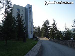[P33] Grand Hotel Balvanyos **** - Marea şi veşnica noastrã dragoste :) Aleea ce duce catre hotel.  » foto by vega06
 - 
<span class="allrVoted glyphicon glyphicon-heart hidden" id="av695973"></span>
<a class="m-l-10 hidden" id="sv695973" onclick="voting_Foto_DelVot(,695973,3635)" role="button">șterge vot <span class="glyphicon glyphicon-remove"></span></a>
<a id="v9695973" class=" c-red"  onclick="voting_Foto_SetVot(695973)" role="button"><span class="glyphicon glyphicon-heart-empty"></span> <b>LIKE</b> = Votează poza</a> <img class="hidden"  id="f695973W9" src="/imagini/loader.gif" border="0" /><span class="AjErrMes hidden" id="e695973ErM"></span>