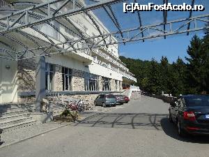[P04] Grand Hotel Balvanyos **** - Marea şi veşnica noastrã dragoste :) Si aici in fata hotelului de poate lasa masina, dar parcarea mare este in capatul aleii din imagine.  » foto by vega06
 - 
<span class="allrVoted glyphicon glyphicon-heart hidden" id="av695943"></span>
<a class="m-l-10 hidden" id="sv695943" onclick="voting_Foto_DelVot(,695943,3635)" role="button">șterge vot <span class="glyphicon glyphicon-remove"></span></a>
<a id="v9695943" class=" c-red"  onclick="voting_Foto_SetVot(695943)" role="button"><span class="glyphicon glyphicon-heart-empty"></span> <b>LIKE</b> = Votează poza</a> <img class="hidden"  id="f695943W9" src="/imagini/loader.gif" border="0" /><span class="AjErrMes hidden" id="e695943ErM"></span>