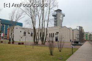 [P54] Varșovia, Muzeum Powstania Warszawskiego (Muzeul Revoltei Varșoviene), Muzeul văzut din spate cu Semnul Insurgenților și Turnul pentru panoramă  » foto by mprofeanu
 - 
<span class="allrVoted glyphicon glyphicon-heart hidden" id="av1417759"></span>
<a class="m-l-10 hidden" id="sv1417759" onclick="voting_Foto_DelVot(,1417759,3644)" role="button">șterge vot <span class="glyphicon glyphicon-remove"></span></a>
<a id="v91417759" class=" c-red"  onclick="voting_Foto_SetVot(1417759)" role="button"><span class="glyphicon glyphicon-heart-empty"></span> <b>LIKE</b> = Votează poza</a> <img class="hidden"  id="f1417759W9" src="/imagini/loader.gif" border="0" /><span class="AjErrMes hidden" id="e1417759ErM"></span>