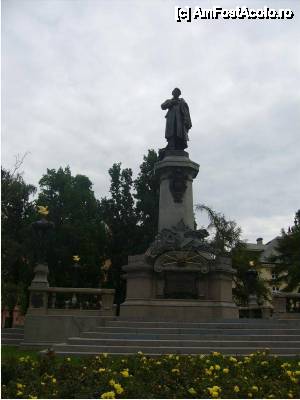 [P03] Statuia lui Adam Bernard Mickiewicz » foto by iccata
 - 
<span class="allrVoted glyphicon glyphicon-heart hidden" id="av454965"></span>
<a class="m-l-10 hidden" id="sv454965" onclick="voting_Foto_DelVot(,454965,3644)" role="button">șterge vot <span class="glyphicon glyphicon-remove"></span></a>
<a id="v9454965" class=" c-red"  onclick="voting_Foto_SetVot(454965)" role="button"><span class="glyphicon glyphicon-heart-empty"></span> <b>LIKE</b> = Votează poza</a> <img class="hidden"  id="f454965W9" src="/imagini/loader.gif" border="0" /><span class="AjErrMes hidden" id="e454965ErM"></span>