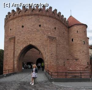 [P21] La granita dintre orasul vechi si cel nou se afla<strong> fortificatia orasului</strong> cunoscuta sub numele<strong> ,,Barbican”,</strong> avand forma unui bastion semicircular cu trei nivele, intinzandu-se de-a lungul a 14 m, la o altitudine de 15 m, dispunand si de o extensie de 30 m de la zidurile exterioare. » foto by geani anto
 - 
<span class="allrVoted glyphicon glyphicon-heart hidden" id="av1337058"></span>
<a class="m-l-10 hidden" id="sv1337058" onclick="voting_Foto_DelVot(,1337058,3644)" role="button">șterge vot <span class="glyphicon glyphicon-remove"></span></a>
<a id="v91337058" class=" c-red"  onclick="voting_Foto_SetVot(1337058)" role="button"><span class="glyphicon glyphicon-heart-empty"></span> <b>LIKE</b> = Votează poza</a> <img class="hidden"  id="f1337058W9" src="/imagini/loader.gif" border="0" /><span class="AjErrMes hidden" id="e1337058ErM"></span>