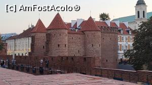 [P22] Barbican-ul a fost in mare parte distrus in timpul celui de-al Doilea razboi mondial, ca majoritatea cladirilor din Orasul vechi. A fost apoi recladit intre anii 1952 - 1954, iar ca material de constructie au fost utilizate caramizile din cadrul cladirilor istorice demolate ale oraselor Nysa si Wroclaw. » foto by geani anto
 - 
<span class="allrVoted glyphicon glyphicon-heart hidden" id="av1337059"></span>
<a class="m-l-10 hidden" id="sv1337059" onclick="voting_Foto_DelVot(,1337059,3644)" role="button">șterge vot <span class="glyphicon glyphicon-remove"></span></a>
<a id="v91337059" class=" c-red"  onclick="voting_Foto_SetVot(1337059)" role="button"><span class="glyphicon glyphicon-heart-empty"></span> <b>LIKE</b> = Votează poza</a> <img class="hidden"  id="f1337059W9" src="/imagini/loader.gif" border="0" /><span class="AjErrMes hidden" id="e1337059ErM"></span>
