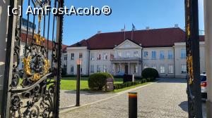 [P11] <strong>Palatul Potocki</strong>, protejat de un frumos gard in stil neorococo, a suferit mai multe modificari, iar in 1944 a fost distrus de catre germani dupa Revolta de la Varsovia si reconstruit, dupa razboi. » foto by geani anto
 - 
<span class="allrVoted glyphicon glyphicon-heart hidden" id="av1338872"></span>
<a class="m-l-10 hidden" id="sv1338872" onclick="voting_Foto_DelVot(,1338872,3644)" role="button">șterge vot <span class="glyphicon glyphicon-remove"></span></a>
<a id="v91338872" class=" c-red"  onclick="voting_Foto_SetVot(1338872)" role="button"><span class="glyphicon glyphicon-heart-empty"></span> <b>LIKE</b> = Votează poza</a> <img class="hidden"  id="f1338872W9" src="/imagini/loader.gif" border="0" /><span class="AjErrMes hidden" id="e1338872ErM"></span>
