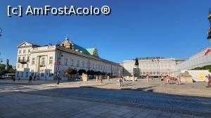 [P08] <strong>Palatul Prezidential, </strong>momentan cu fatada in renovare, nu e deschis publicului deoarece aici locuieste <strong> </strong>presedintele Poloniei. La 7 ani, Frédéric Chopin a sustinut primul sau concert public la palat. » foto by geani anto
 - 
<span class="allrVoted glyphicon glyphicon-heart hidden" id="av1338869"></span>
<a class="m-l-10 hidden" id="sv1338869" onclick="voting_Foto_DelVot(,1338869,3644)" role="button">șterge vot <span class="glyphicon glyphicon-remove"></span></a>
<a id="v91338869" class=" c-red"  onclick="voting_Foto_SetVot(1338869)" role="button"><span class="glyphicon glyphicon-heart-empty"></span> <b>LIKE</b> = Votează poza</a> <img class="hidden"  id="f1338869W9" src="/imagini/loader.gif" border="0" /><span class="AjErrMes hidden" id="e1338869ErM"></span>