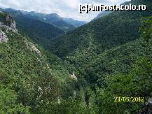 [P06] Herculane - Valea Cernei din traseul Grota cu Aburi, n-ai zice ca pe acolo trece un drum national » foto by Lumis66
 - 
<span class="allrVoted glyphicon glyphicon-heart hidden" id="av326418"></span>
<a class="m-l-10 hidden" id="sv326418" onclick="voting_Foto_DelVot(,326418,3645)" role="button">șterge vot <span class="glyphicon glyphicon-remove"></span></a>
<a id="v9326418" class=" c-red"  onclick="voting_Foto_SetVot(326418)" role="button"><span class="glyphicon glyphicon-heart-empty"></span> <b>LIKE</b> = Votează poza</a> <img class="hidden"  id="f326418W9" src="/imagini/loader.gif" border="0" /><span class="AjErrMes hidden" id="e326418ErM"></span>
