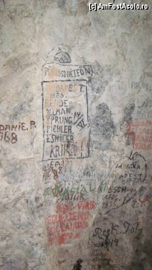 [P24] Băile Herculane - Foișorul Galben - Grota cu Aburi; artă rupestră, veche de două veacuri.  » foto by Dragoș_MD
 - 
<span class="allrVoted glyphicon glyphicon-heart hidden" id="av387008"></span>
<a class="m-l-10 hidden" id="sv387008" onclick="voting_Foto_DelVot(,387008,3645)" role="button">șterge vot <span class="glyphicon glyphicon-remove"></span></a>
<a id="v9387008" class=" c-red"  onclick="voting_Foto_SetVot(387008)" role="button"><span class="glyphicon glyphicon-heart-empty"></span> <b>LIKE</b> = Votează poza</a> <img class="hidden"  id="f387008W9" src="/imagini/loader.gif" border="0" /><span class="AjErrMes hidden" id="e387008ErM"></span>