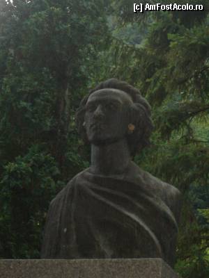 [P34] Baile Herculane - M. Eminescu, stingher si cu urechea rupta » foto by sunflower
 - 
<span class="allrVoted glyphicon glyphicon-heart hidden" id="av367518"></span>
<a class="m-l-10 hidden" id="sv367518" onclick="voting_Foto_DelVot(,367518,3645)" role="button">șterge vot <span class="glyphicon glyphicon-remove"></span></a>
<a id="v9367518" class=" c-red"  onclick="voting_Foto_SetVot(367518)" role="button"><span class="glyphicon glyphicon-heart-empty"></span> <b>LIKE</b> = Votează poza</a> <img class="hidden"  id="f367518W9" src="/imagini/loader.gif" border="0" /><span class="AjErrMes hidden" id="e367518ErM"></span>