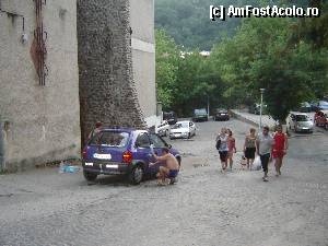 [P41] Baile Herculane -... altii isi spala de zor masina cu apa luata in sticle de la acelasi izvor...  » foto by sunflower
 - 
<span class="allrVoted glyphicon glyphicon-heart hidden" id="av367525"></span>
<a class="m-l-10 hidden" id="sv367525" onclick="voting_Foto_DelVot(,367525,3645)" role="button">șterge vot <span class="glyphicon glyphicon-remove"></span></a>
<a id="v9367525" class=" c-red"  onclick="voting_Foto_SetVot(367525)" role="button"><span class="glyphicon glyphicon-heart-empty"></span> <b>LIKE</b> = Votează poza</a> <img class="hidden"  id="f367525W9" src="/imagini/loader.gif" border="0" /><span class="AjErrMes hidden" id="e367525ErM"></span>