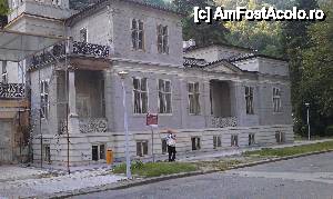 [P11] Vila Elisabeta, hotelul în care a locuit împărăteasa Austriei. Băile Herculane, jud. Caraş-Severin. » foto by traian.leuca †
 - 
<span class="allrVoted glyphicon glyphicon-heart hidden" id="av436339"></span>
<a class="m-l-10 hidden" id="sv436339" onclick="voting_Foto_DelVot(,436339,3645)" role="button">șterge vot <span class="glyphicon glyphicon-remove"></span></a>
<a id="v9436339" class=" c-red"  onclick="voting_Foto_SetVot(436339)" role="button"><span class="glyphicon glyphicon-heart-empty"></span> <b>LIKE</b> = Votează poza</a> <img class="hidden"  id="f436339W9" src="/imagini/loader.gif" border="0" /><span class="AjErrMes hidden" id="e436339ErM"></span>