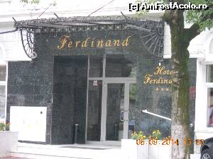 [P19] intrarea la hotelul Ferdinand » foto by zlatna
 - 
<span class="allrVoted glyphicon glyphicon-heart hidden" id="av553086"></span>
<a class="m-l-10 hidden" id="sv553086" onclick="voting_Foto_DelVot(,553086,3645)" role="button">șterge vot <span class="glyphicon glyphicon-remove"></span></a>
<a id="v9553086" class=" c-red"  onclick="voting_Foto_SetVot(553086)" role="button"><span class="glyphicon glyphicon-heart-empty"></span> <b>LIKE</b> = Votează poza</a> <img class="hidden"  id="f553086W9" src="/imagini/loader.gif" border="0" /><span class="AjErrMes hidden" id="e553086ErM"></span>