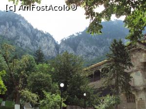 [P09] Hotel Traian - vedere laterală cu munţii în fundal.  » foto by Carmen Ion
 - 
<span class="allrVoted glyphicon glyphicon-heart hidden" id="av767543"></span>
<a class="m-l-10 hidden" id="sv767543" onclick="voting_Foto_DelVot(,767543,3645)" role="button">șterge vot <span class="glyphicon glyphicon-remove"></span></a>
<a id="v9767543" class=" c-red"  onclick="voting_Foto_SetVot(767543)" role="button"><span class="glyphicon glyphicon-heart-empty"></span> <b>LIKE</b> = Votează poza</a> <img class="hidden"  id="f767543W9" src="/imagini/loader.gif" border="0" /><span class="AjErrMes hidden" id="e767543ErM"></span>