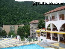 [P01] Hotelul Sara's Sons este inconjurat de stanci impadurite. » foto by corinka
 - 
<span class="allrVoted glyphicon glyphicon-heart hidden" id="av36186"></span>
<a class="m-l-10 hidden" id="sv36186" onclick="voting_Foto_DelVot(,36186,3645)" role="button">șterge vot <span class="glyphicon glyphicon-remove"></span></a>
<a id="v936186" class=" c-red"  onclick="voting_Foto_SetVot(36186)" role="button"><span class="glyphicon glyphicon-heart-empty"></span> <b>LIKE</b> = Votează poza</a> <img class="hidden"  id="f36186W9" src="/imagini/loader.gif" border="0" /><span class="AjErrMes hidden" id="e36186ErM"></span>