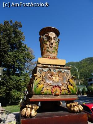 [P05] Vas decorativ în fața gării din Herculane.  » foto by tata123 🔱
 - 
<span class="allrVoted glyphicon glyphicon-heart hidden" id="av1018621"></span>
<a class="m-l-10 hidden" id="sv1018621" onclick="voting_Foto_DelVot(,1018621,3645)" role="button">șterge vot <span class="glyphicon glyphicon-remove"></span></a>
<a id="v91018621" class=" c-red"  onclick="voting_Foto_SetVot(1018621)" role="button"><span class="glyphicon glyphicon-heart-empty"></span> <b>LIKE</b> = Votează poza</a> <img class="hidden"  id="f1018621W9" src="/imagini/loader.gif" border="0" /><span class="AjErrMes hidden" id="e1018621ErM"></span>