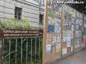 [P02] Vilnius - Spre intrarea în Muzeul Victimelor Genocidului.  » foto by iulianic
 - 
<span class="allrVoted glyphicon glyphicon-heart hidden" id="av592135"></span>
<a class="m-l-10 hidden" id="sv592135" onclick="voting_Foto_DelVot(,592135,3650)" role="button">șterge vot <span class="glyphicon glyphicon-remove"></span></a>
<a id="v9592135" class=" c-red"  onclick="voting_Foto_SetVot(592135)" role="button"><span class="glyphicon glyphicon-heart-empty"></span> <b>LIKE</b> = Votează poza</a> <img class="hidden"  id="f592135W9" src="/imagini/loader.gif" border="0" /><span class="AjErrMes hidden" id="e592135ErM"></span>