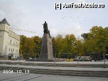 [P30] Statuia lui Gediminas (zona era în renovare) » foto by Costi
 - 
<span class="allrVoted glyphicon glyphicon-heart hidden" id="av23454"></span>
<a class="m-l-10 hidden" id="sv23454" onclick="voting_Foto_DelVot(,23454,3650)" role="button">șterge vot <span class="glyphicon glyphicon-remove"></span></a>
<a id="v923454" class=" c-red"  onclick="voting_Foto_SetVot(23454)" role="button"><span class="glyphicon glyphicon-heart-empty"></span> <b>LIKE</b> = Votează poza</a> <img class="hidden"  id="f23454W9" src="/imagini/loader.gif" border="0" /><span class="AjErrMes hidden" id="e23454ErM"></span>