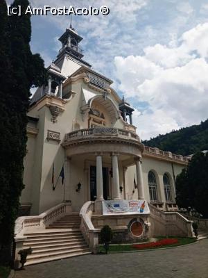[P18] Casino Sinaia - era in desfasurare Festivalul George Enescu. » foto by AncaGO
 - 
<span class="allrVoted glyphicon glyphicon-heart hidden" id="av1005580"></span>
<a class="m-l-10 hidden" id="sv1005580" onclick="voting_Foto_DelVot(,1005580,3677)" role="button">șterge vot <span class="glyphicon glyphicon-remove"></span></a>
<a id="v91005580" class=" c-red"  onclick="voting_Foto_SetVot(1005580)" role="button"><span class="glyphicon glyphicon-heart-empty"></span> <b>LIKE</b> = Votează poza</a> <img class="hidden"  id="f1005580W9" src="/imagini/loader.gif" border="0" /><span class="AjErrMes hidden" id="e1005580ErM"></span>