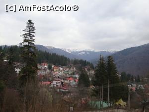 [P16] La plimbare prin Sinaia. În fundal se observă Munții Baiului, încă înzăpeziți la început de aprilie.  » foto by Floryn81
 - 
<span class="allrVoted glyphicon glyphicon-heart hidden" id="av970359"></span>
<a class="m-l-10 hidden" id="sv970359" onclick="voting_Foto_DelVot(,970359,3677)" role="button">șterge vot <span class="glyphicon glyphicon-remove"></span></a>
<a id="v9970359" class=" c-red"  onclick="voting_Foto_SetVot(970359)" role="button"><span class="glyphicon glyphicon-heart-empty"></span> <b>LIKE</b> = Votează poza</a> <img class="hidden"  id="f970359W9" src="/imagini/loader.gif" border="0" /><span class="AjErrMes hidden" id="e970359ErM"></span>