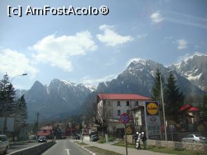 [P35] Abruptul montan, admirat din stațiunea Bușteni. Am petrecut un sejur foarte frumos pe Valea Prahovei (la Sinaia) ! Vom reveni!  » foto by Floryn81
 - 
<span class="allrVoted glyphicon glyphicon-heart hidden" id="av970378"></span>
<a class="m-l-10 hidden" id="sv970378" onclick="voting_Foto_DelVot(,970378,3677)" role="button">șterge vot <span class="glyphicon glyphicon-remove"></span></a>
<a id="v9970378" class=" c-red"  onclick="voting_Foto_SetVot(970378)" role="button"><span class="glyphicon glyphicon-heart-empty"></span> <b>LIKE</b> = Votează poza</a> <img class="hidden"  id="f970378W9" src="/imagini/loader.gif" border="0" /><span class="AjErrMes hidden" id="e970378ErM"></span>