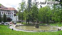 [P22] Parcul Ghica - fântâna şi o parte din Hotelul Caraiman » foto by Dragoș_MD
 - 
<span class="allrVoted glyphicon glyphicon-heart hidden" id="av72033"></span>
<a class="m-l-10 hidden" id="sv72033" onclick="voting_Foto_DelVot(,72033,3677)" role="button">șterge vot <span class="glyphicon glyphicon-remove"></span></a>
<a id="v972033" class=" c-red"  onclick="voting_Foto_SetVot(72033)" role="button"><span class="glyphicon glyphicon-heart-empty"></span> <b>LIKE</b> = Votează poza</a> <img class="hidden"  id="f72033W9" src="/imagini/loader.gif" border="0" /><span class="AjErrMes hidden" id="e72033ErM"></span>