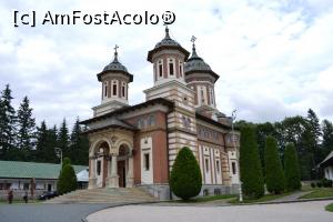[P01] Mânăstirea Sinaia » foto by AZE
 - 
<span class="allrVoted glyphicon glyphicon-heart hidden" id="av1001925"></span>
<a class="m-l-10 hidden" id="sv1001925" onclick="voting_Foto_DelVot(,1001925,3677)" role="button">șterge vot <span class="glyphicon glyphicon-remove"></span></a>
<a id="v91001925" class=" c-red"  onclick="voting_Foto_SetVot(1001925)" role="button"><span class="glyphicon glyphicon-heart-empty"></span> <b>LIKE</b> = Votează poza</a> <img class="hidden"  id="f1001925W9" src="/imagini/loader.gif" border="0" /><span class="AjErrMes hidden" id="e1001925ErM"></span>
