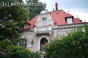 [P21] Altă clădire veche Sinaia » foto by AZE
 - 
<span class="allrVoted glyphicon glyphicon-heart hidden" id="av1001952"></span>
<a class="m-l-10 hidden" id="sv1001952" onclick="voting_Foto_DelVot(,1001952,3677)" role="button">șterge vot <span class="glyphicon glyphicon-remove"></span></a>
<a id="v91001952" class=" c-red"  onclick="voting_Foto_SetVot(1001952)" role="button"><span class="glyphicon glyphicon-heart-empty"></span> <b>LIKE</b> = Votează poza</a> <img class="hidden"  id="f1001952W9" src="/imagini/loader.gif" border="0" /><span class="AjErrMes hidden" id="e1001952ErM"></span>