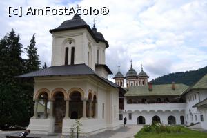 [P03] Biserica veche mânăstirea Sinaia » foto by AZE
 - 
<span class="allrVoted glyphicon glyphicon-heart hidden" id="av1001927"></span>
<a class="m-l-10 hidden" id="sv1001927" onclick="voting_Foto_DelVot(,1001927,3677)" role="button">șterge vot <span class="glyphicon glyphicon-remove"></span></a>
<a id="v91001927" class=" c-red"  onclick="voting_Foto_SetVot(1001927)" role="button"><span class="glyphicon glyphicon-heart-empty"></span> <b>LIKE</b> = Votează poza</a> <img class="hidden"  id="f1001927W9" src="/imagini/loader.gif" border="0" /><span class="AjErrMes hidden" id="e1001927ErM"></span>